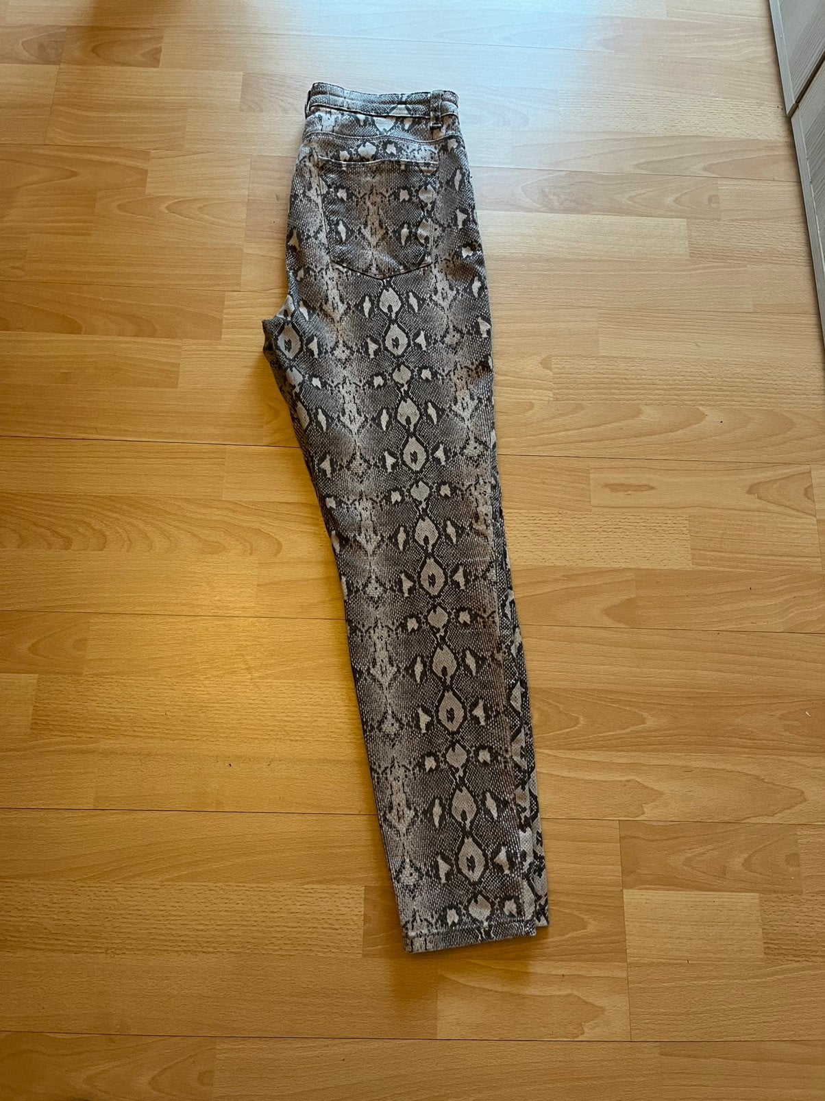 Nouveau jean stretch de la marque Lefties taille 42, Enlèvement ou Envoi, Neuf, Taille 42/44 (L), Brun