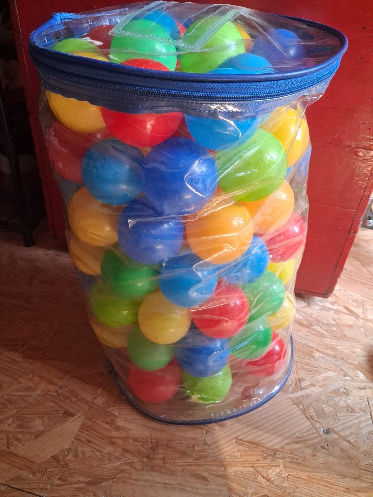 Ballen voor ballenbad, Enlèvement