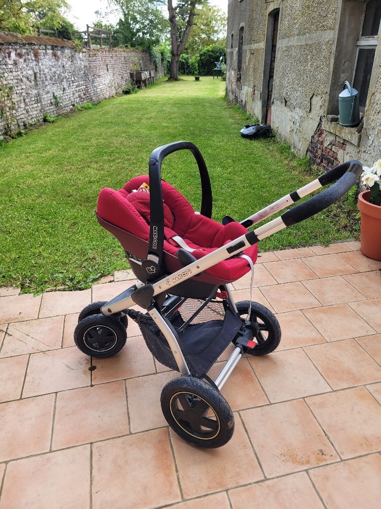 Poussette MAXICOSI 3 en 1 + ISOFIX, Pneus, Enlèvement, Utilisé, Poussette