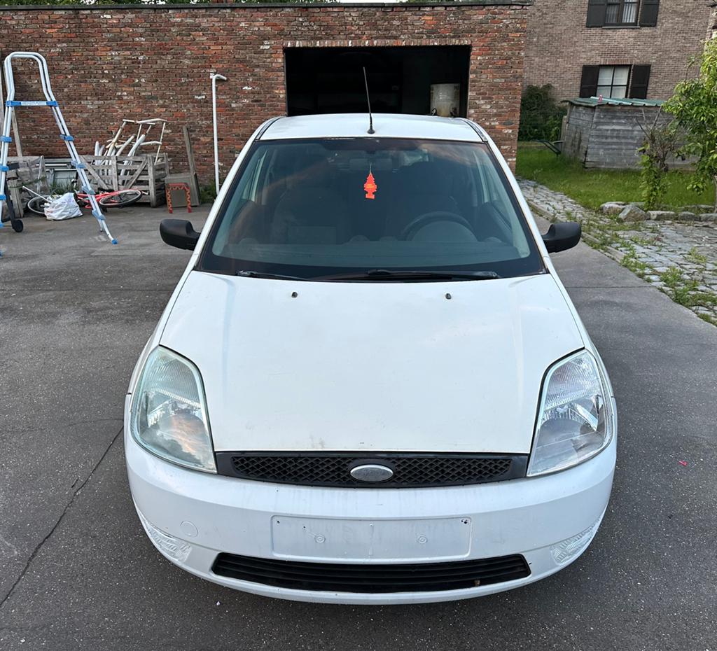 1100 euro ! Gekeurd voor verkoop ford fiesta euro 4 benzine, Auto's, Voorwielaandrijving, Stof, 4 cilinders, 148 g/km
