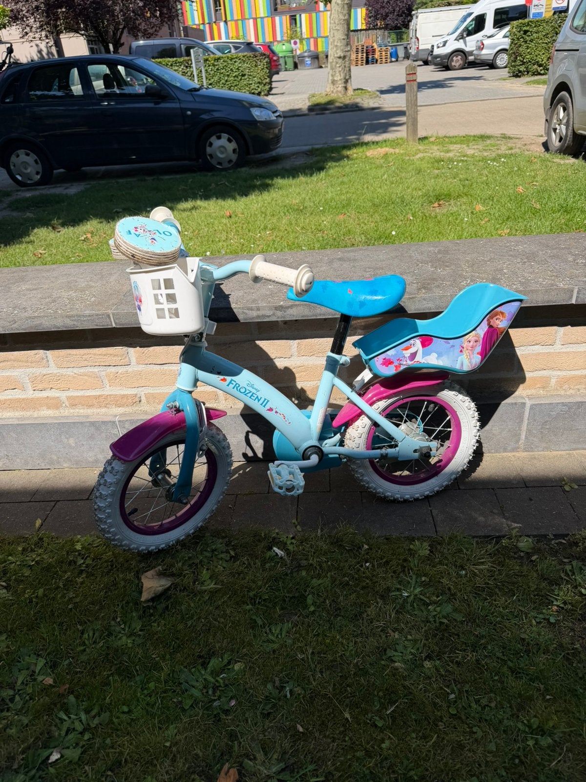 Kinderfiets Frozen 12inch, Ophalen, Terugtraprem, Zijwieltjes, Gebruikt