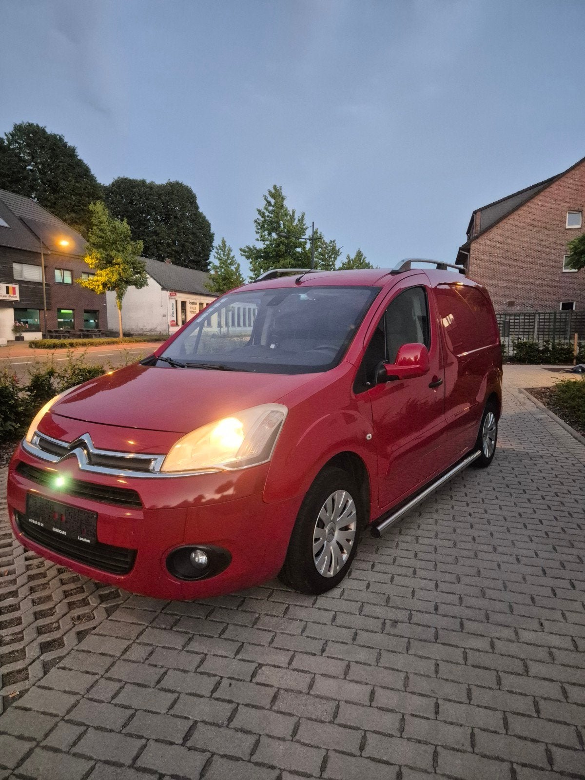 Citroen Berlingo 09.06.2012 Benzin+LPG Zo Meenemen, Auto's, Bestelwagens en Lichte vracht, Euro 5, Stof, USB, Citroën