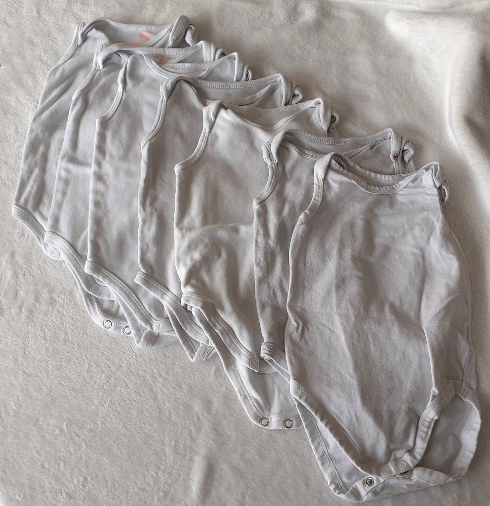 Baby romper set 7 mouwloze witte rompers Hema 74-80, Ophalen of Verzenden, Nieuw, Jongetje of Meisje, Nacht- of Onderkleding