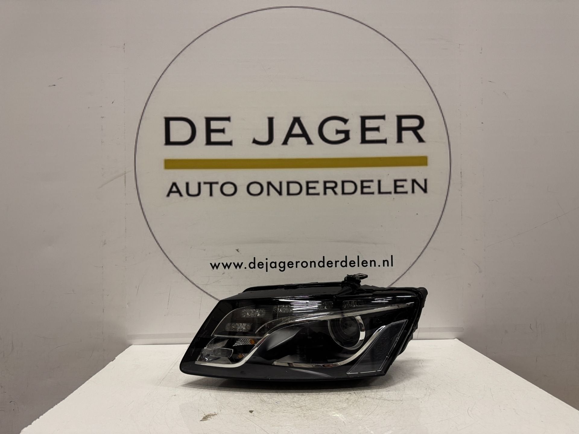 Phare avant gauche LED x non pour Audi Q5 8R0941029AF 2008 -, AUDI AG, Auto-Union-Strasse 1
85045  Ingolstadt, DE, Audi, Utilisé