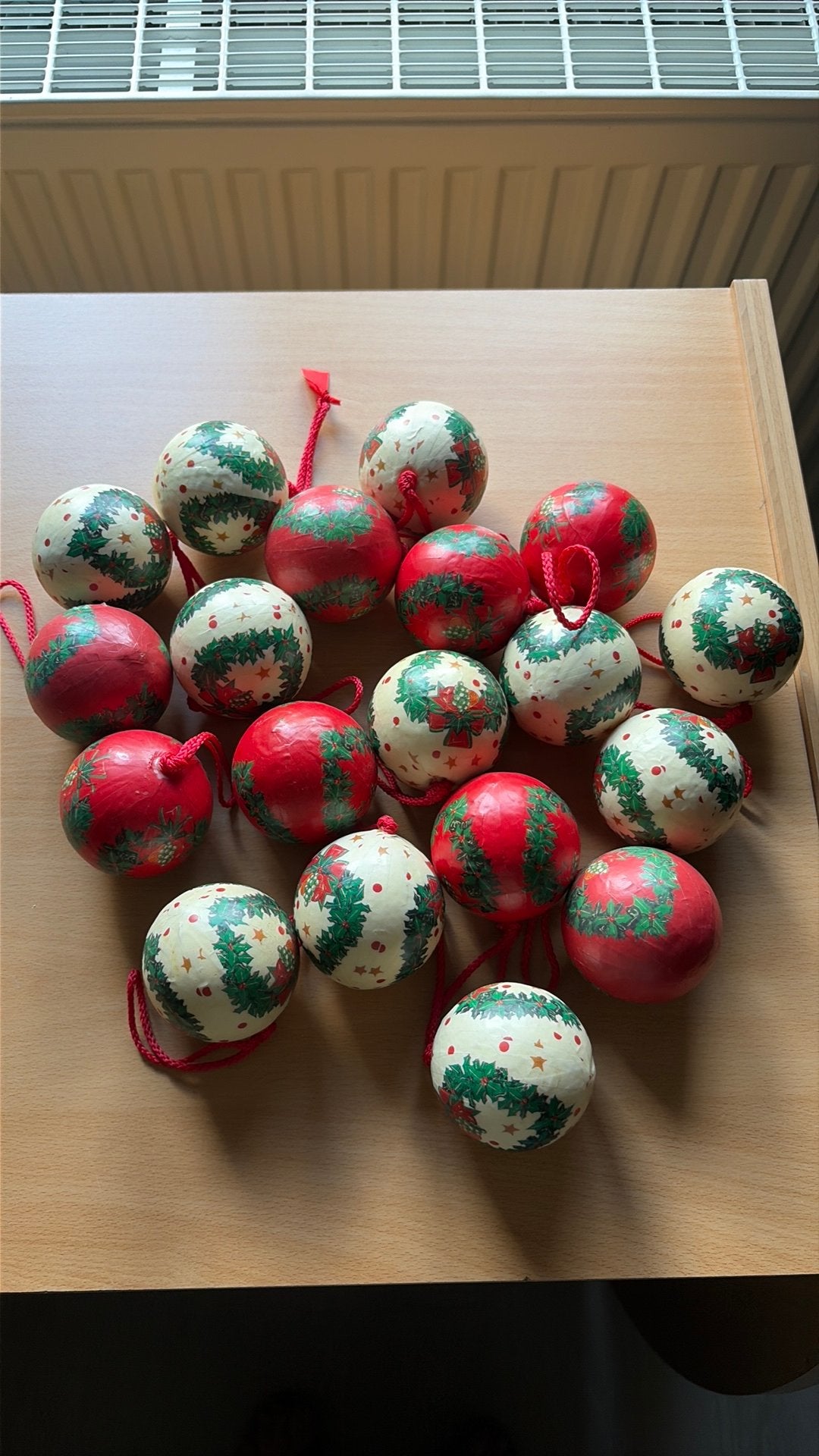 19 st vintage papier maché kerstballen, Diversen, Kerst, Ophalen of Verzenden, Gebruikt
