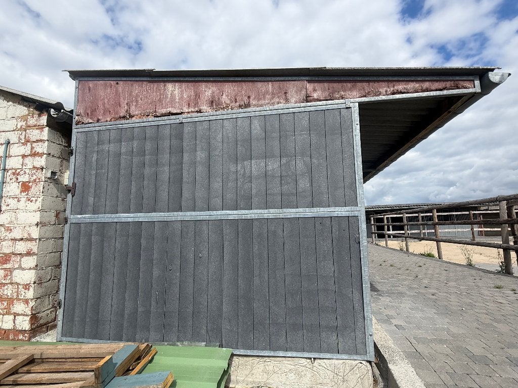 10 boxes à chevaux à vendre, avec toit, Animaux & Accessoires, Mise à l'étable