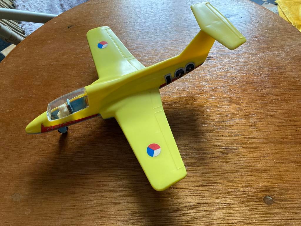 Vintage KDN Czech Delfin L-29 plastic frictie vliegtuig, Antiek en Kunst, Ophalen of Verzenden