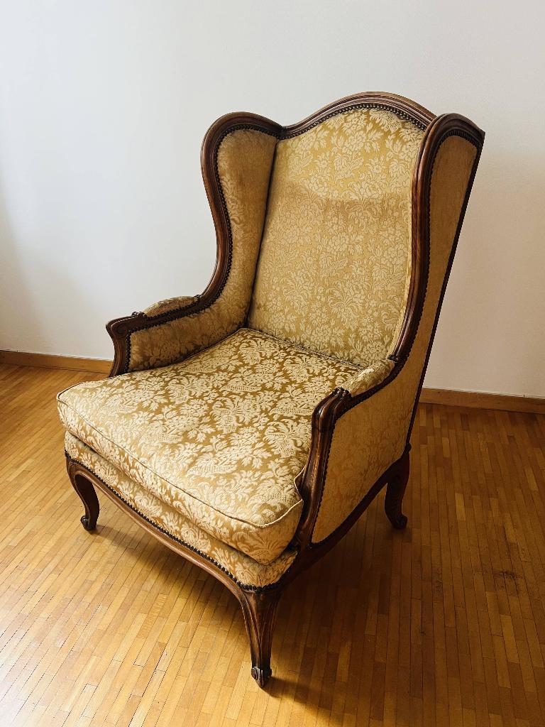 Stunning Vintage Louis XV Style Wingback Chair – Gold Damask, Ophalen of Verzenden