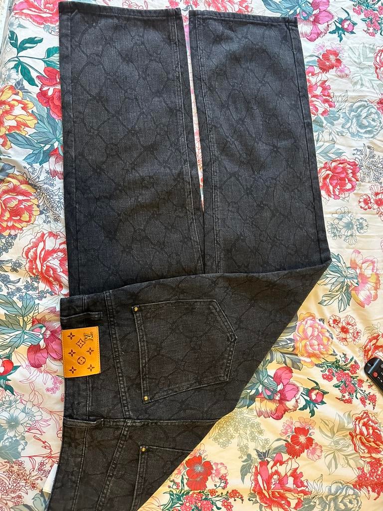 Louis Vuitton jeans comme neuf, Vêtements | Femmes, Enlèvement, Comme neuf