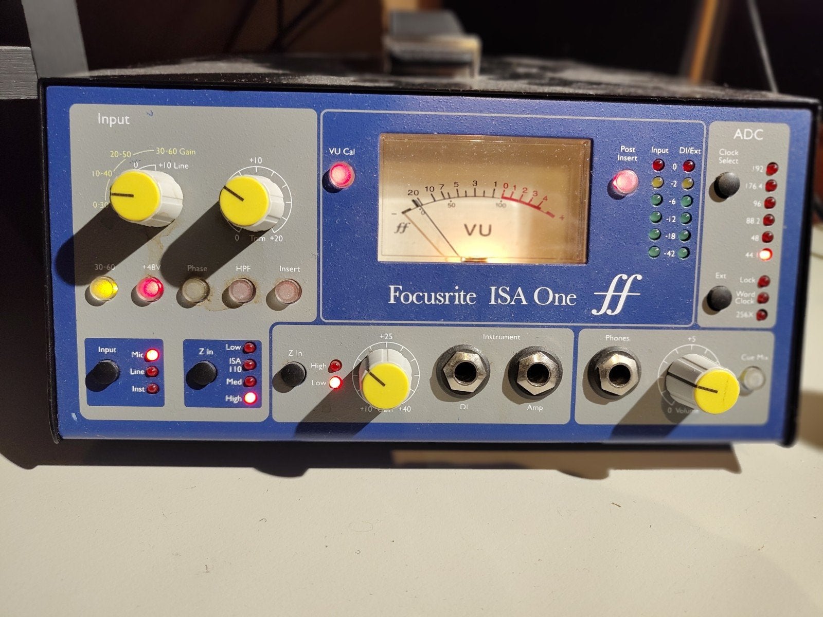 focusrite isa one + carte digitale, Musique & Instruments, Amplis | Clavier, Moniteur & Sono, Enlèvement ou Envoi