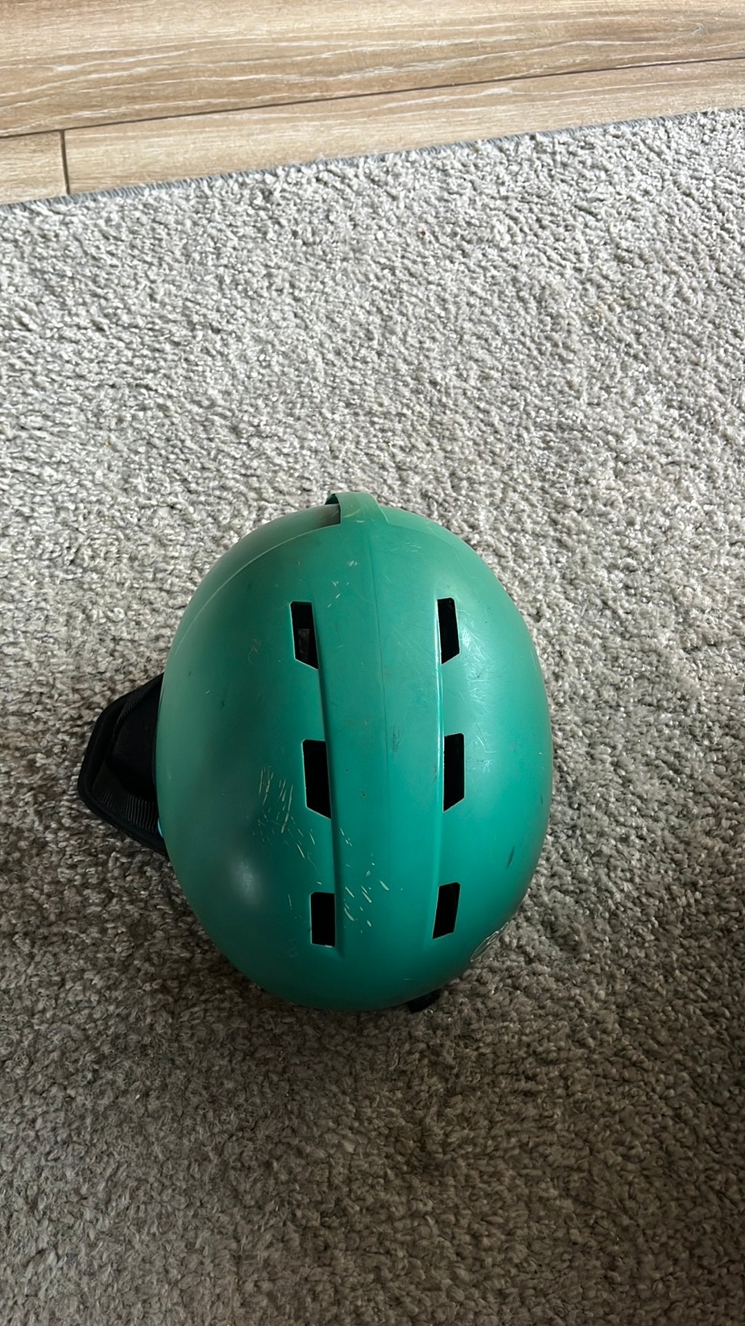 Groen skihelm, Ophalen, Zo goed als nieuw