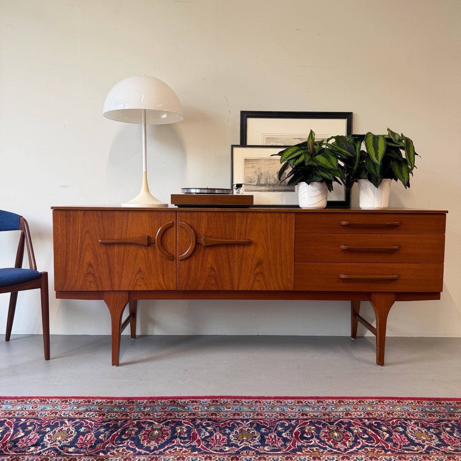 Vintage dressoir, lowboard •Beautility furniture•, Gebruikt, 150 tot 200 cm, Ophalen of Verzenden, Midcentury