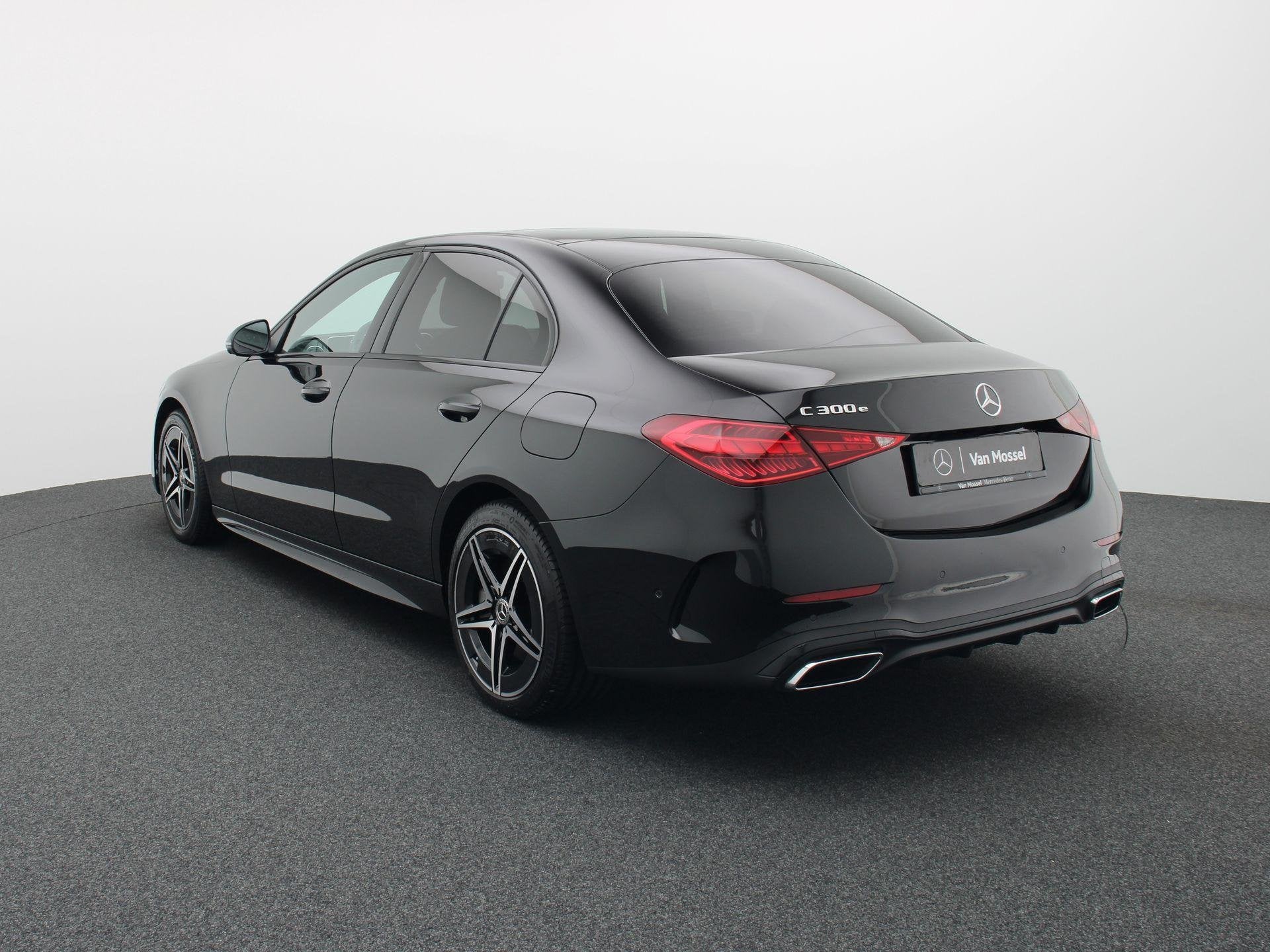 Mercedes-Benz C 300 e AMG Line Berline + PANORAMISCH DAK + N, Automaat, 4 cilinders, 2080 kg, Zwart