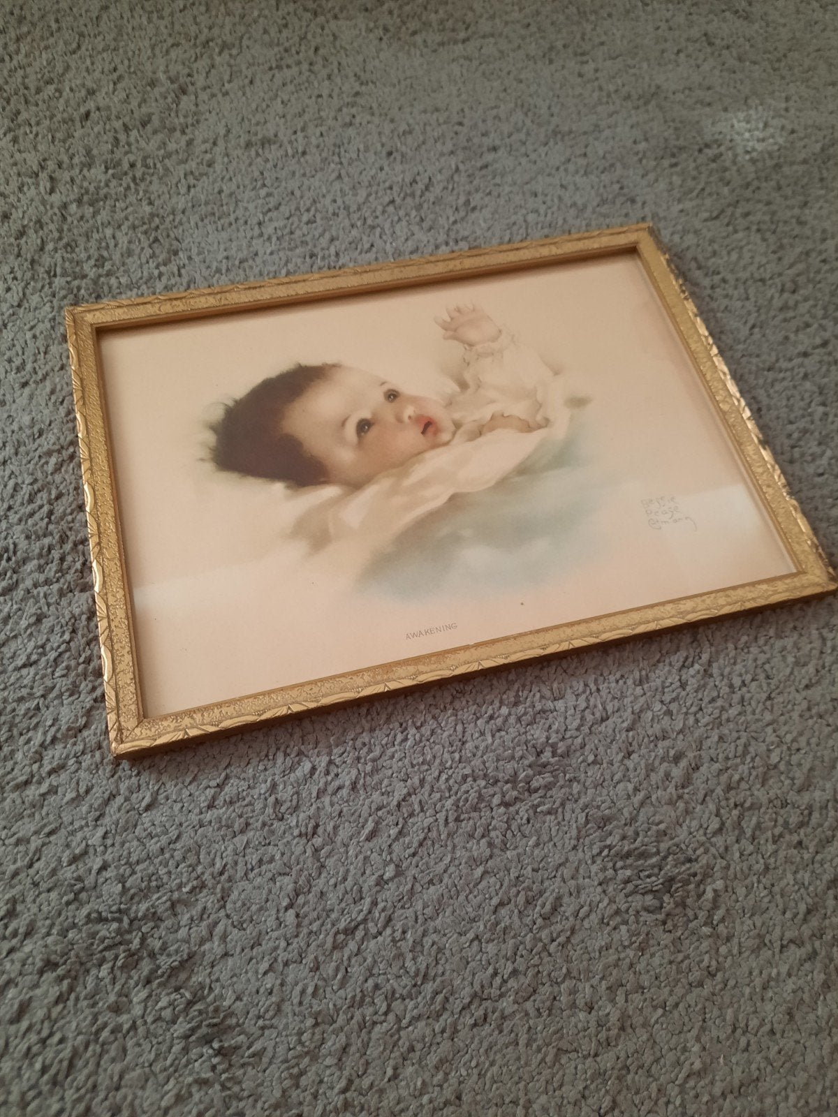 tekening baby in kader "Awakening " Bessie Peage Cutmann, Enlèvement