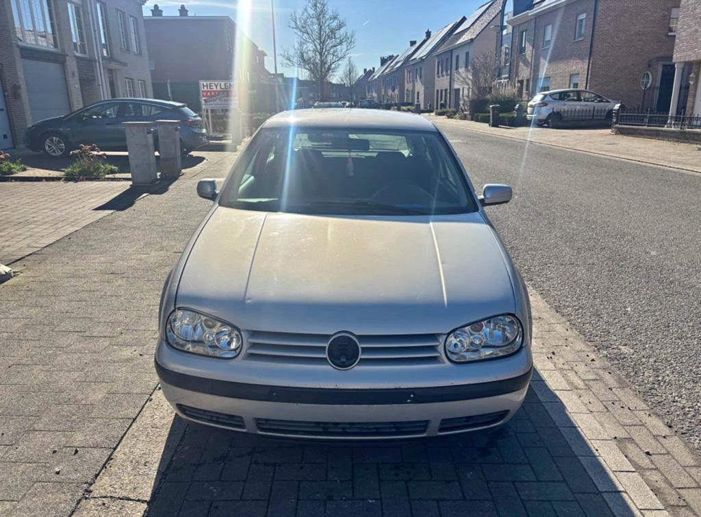 VW Golf 4 essence 126xxxkm homologuée à vendre, Autos, Volkswagen, Argent ou Gris, Achat, Entreprise, Boîte manuelle