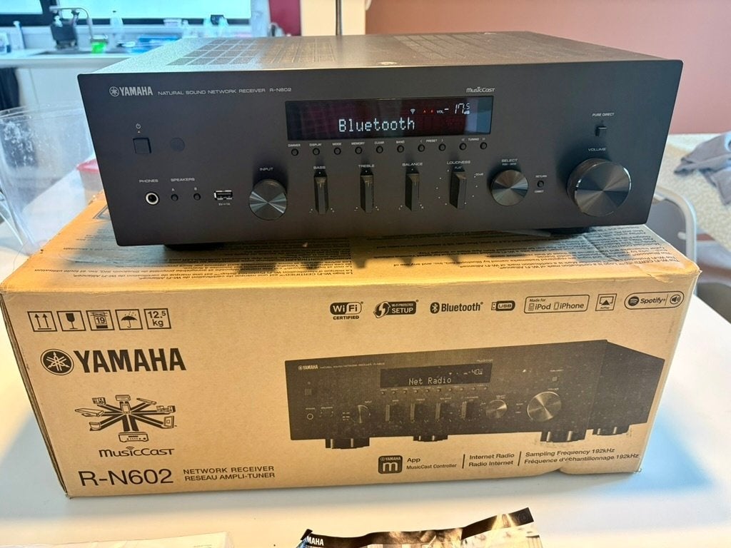 Yamaha R-N602 netwerkversterker/streamer, Enlèvement ou Envoi, Yamaha, 60 à 120 watts, Comme neuf