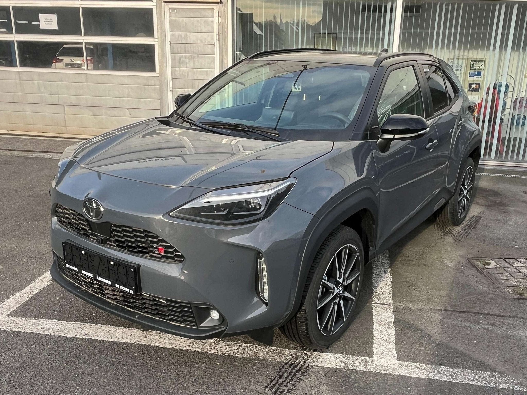 Toyota Yaris Cross 1.5HYB 130PK GR Sport + Luxury Pack, Autos, Argent ou Gris, Achat, Euro 6, Entreprise