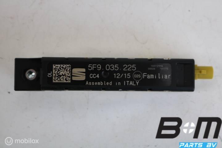 Antenneversterker AM / FM links Seat Leon 5F, Auto diversen, Autoradio's, Gebruikt