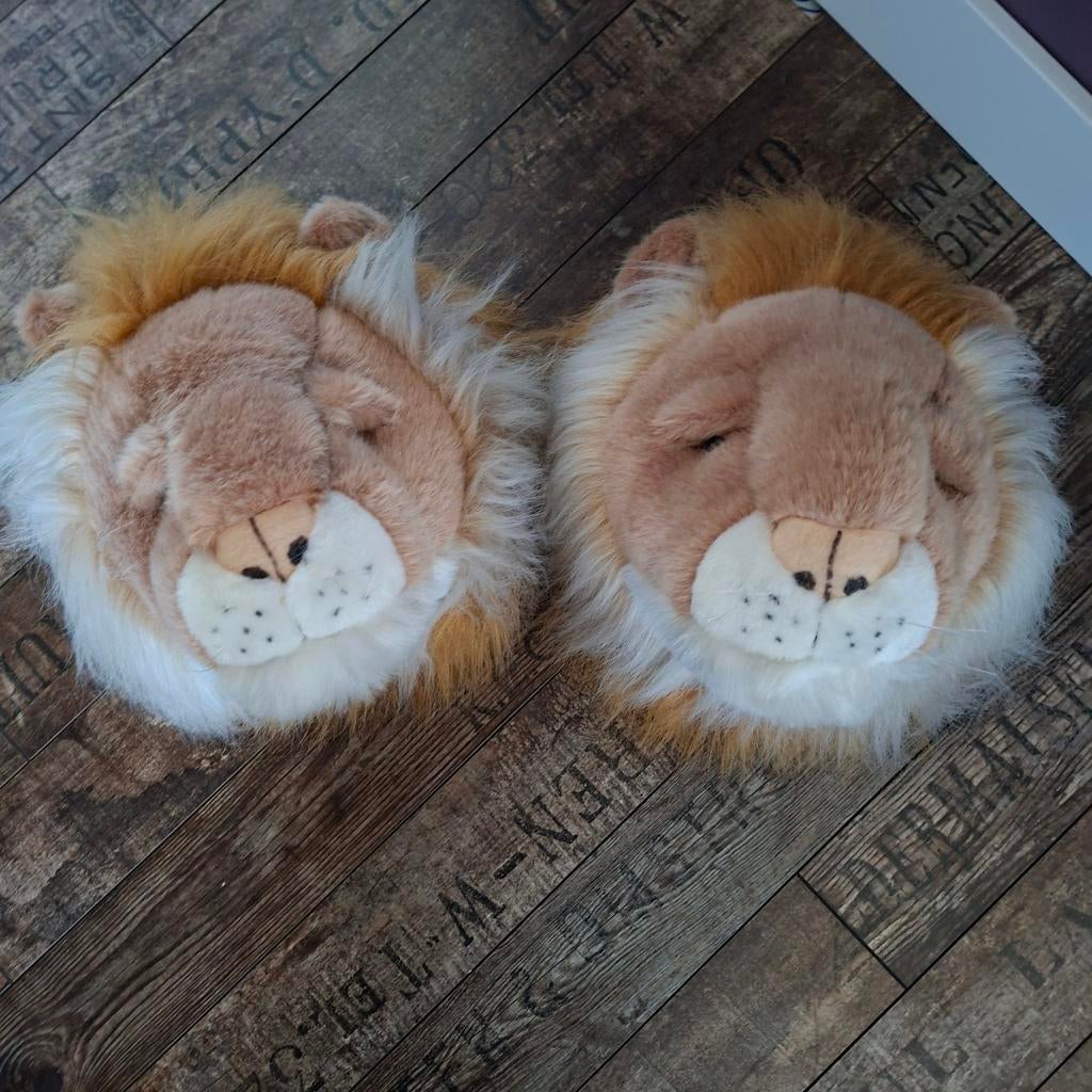 Pluchen leeuwenkoppen om op te hangen. 2 stuks, Ophalen