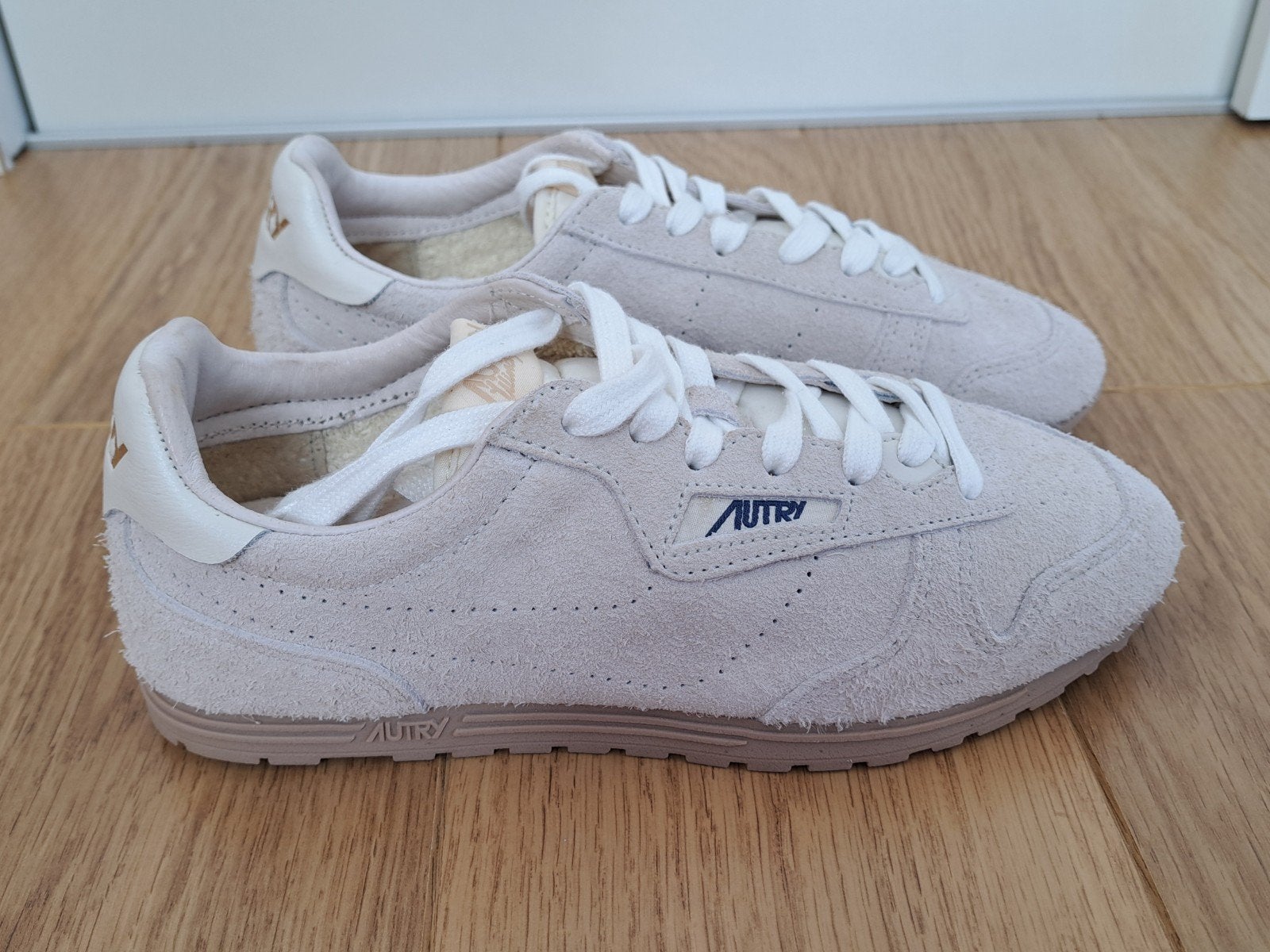 Baskets Autry Windspin / Off White / Pointure 39, Neuf, Enlèvement ou Envoi, Beige, Sneakers et Baskets