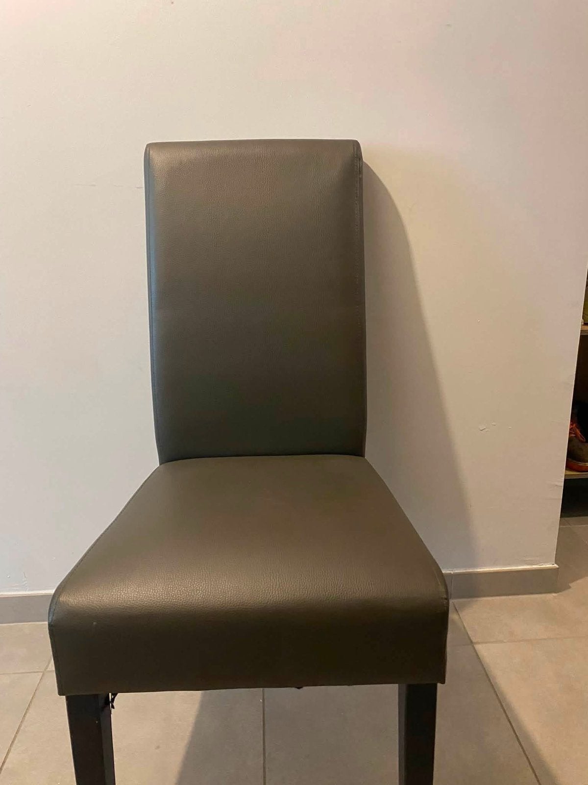 6 moderne eetkamerstoelen donkergrijs. Slechts 2 jaar oud. I, Huis en Inrichting, Stoelen, Ophalen, Zo goed als nieuw