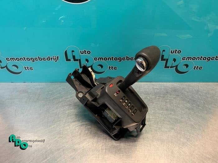 Levier de sélection automatique d'un Nissan Almera (Almera, -, 3 mois de garantie, Utilisé, -