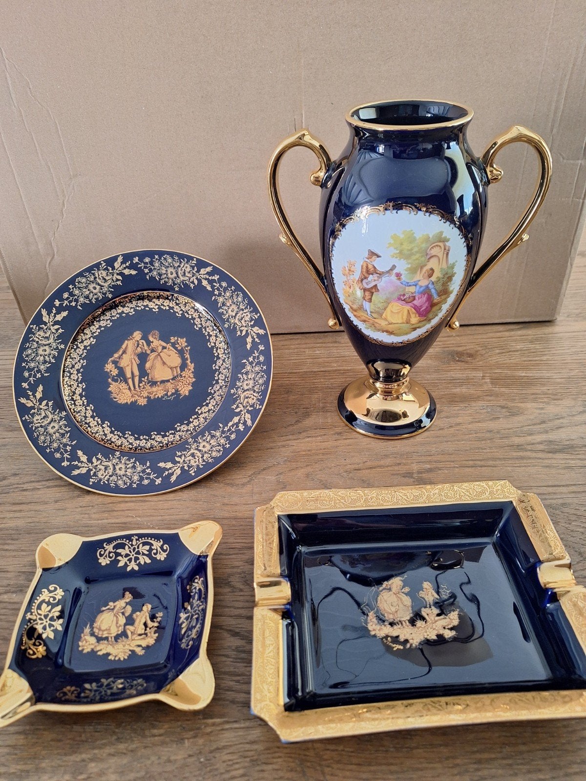Lot Limoges blauw 4 stuks met stempel, Ophalen