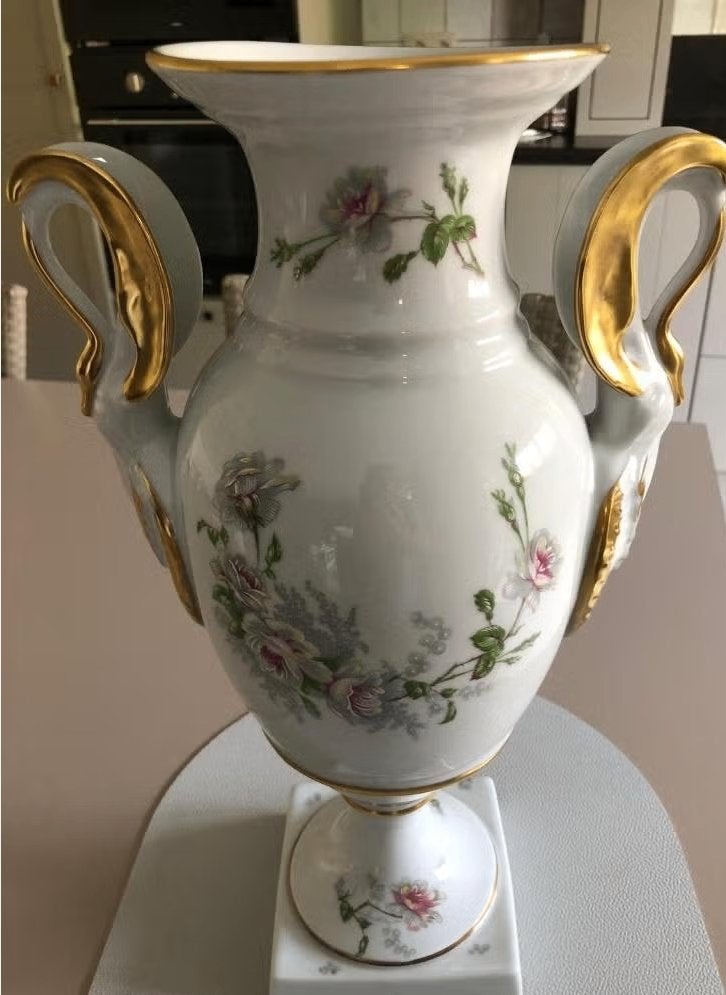 Vase en porcelaine élégant—Château de Limoges France 200,00€, Antiquités & Art, Enlèvement
