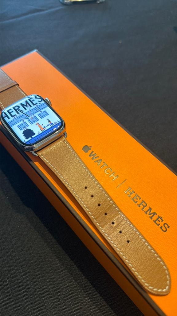 Apple watch HERMES stainless steel, Handtassen en Accessoires, Smartwatches, Ophalen, Zo goed als nieuw