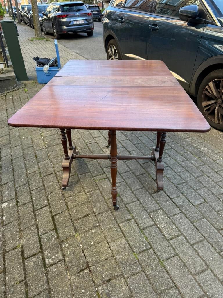 Table en bois, Enlèvement