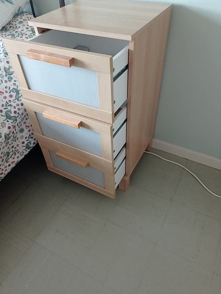 2 Tables de nuit Ikea, Maison & Meubles, Chambre à coucher | Tables de chevet, Enlèvement, Bois