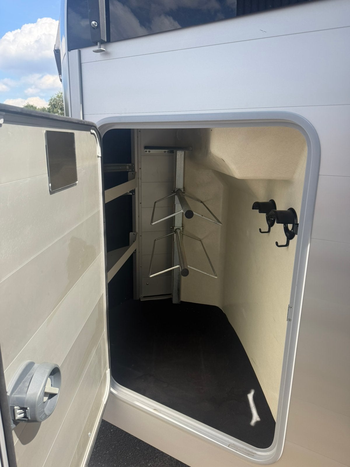 Remorque pour 2 chevaux Hbx 511 avec sellier, Enlèvement, Neuf