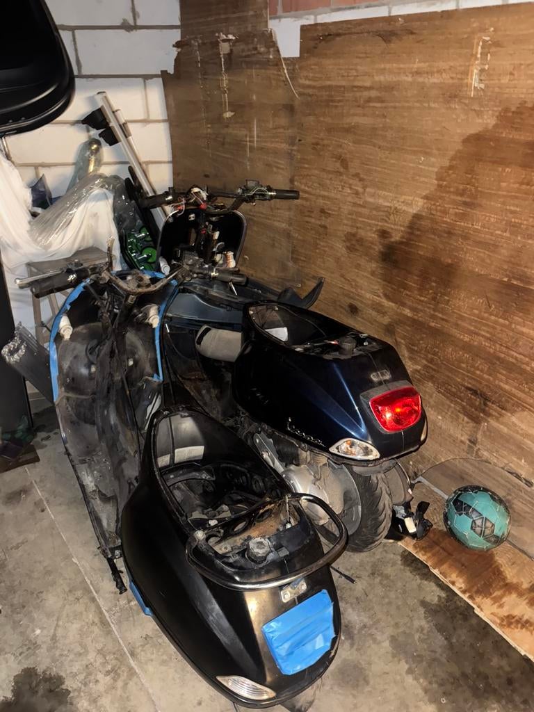 Vespa 4temps classe a, Ophalen, Zo goed als nieuw