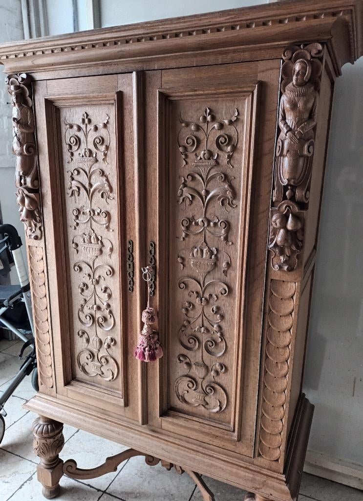 Eiken kast, Ophalen