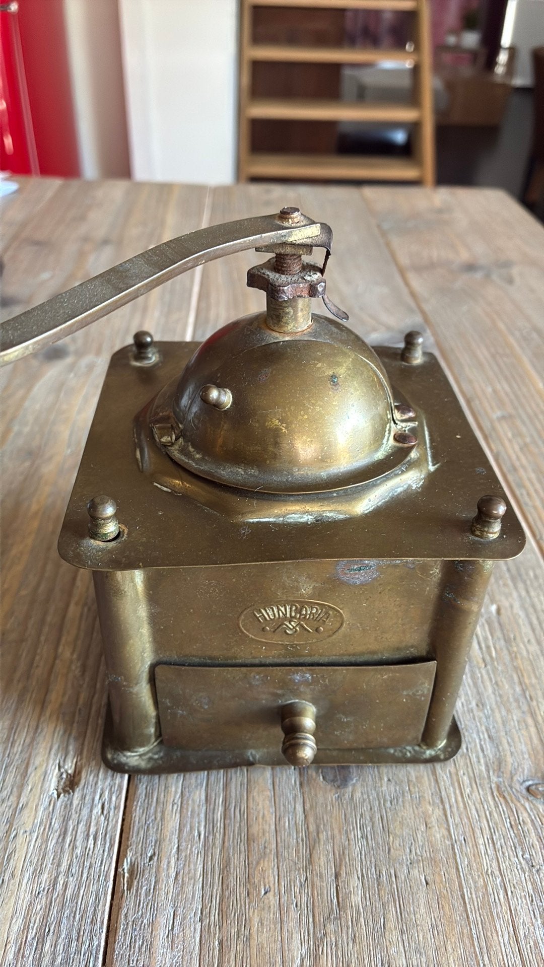 Antieke HUNGARIA koffiemolen – messing – oude handmolen, Antiquités & Art, Enlèvement
