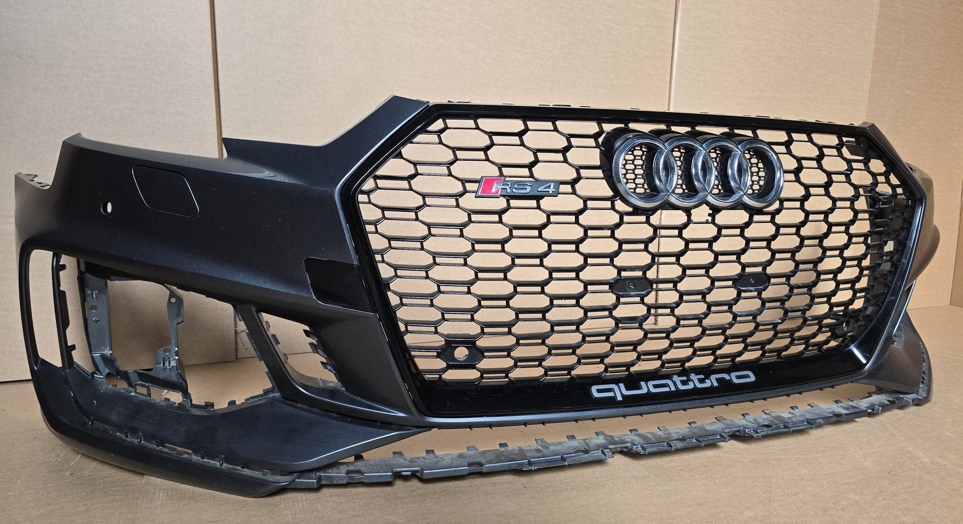Voorbumper Audi A4 B9 8W RS4 4xPDC KLS ORGINEEL bj.2016-2019, Gebruikt, -, Voor, Bumper