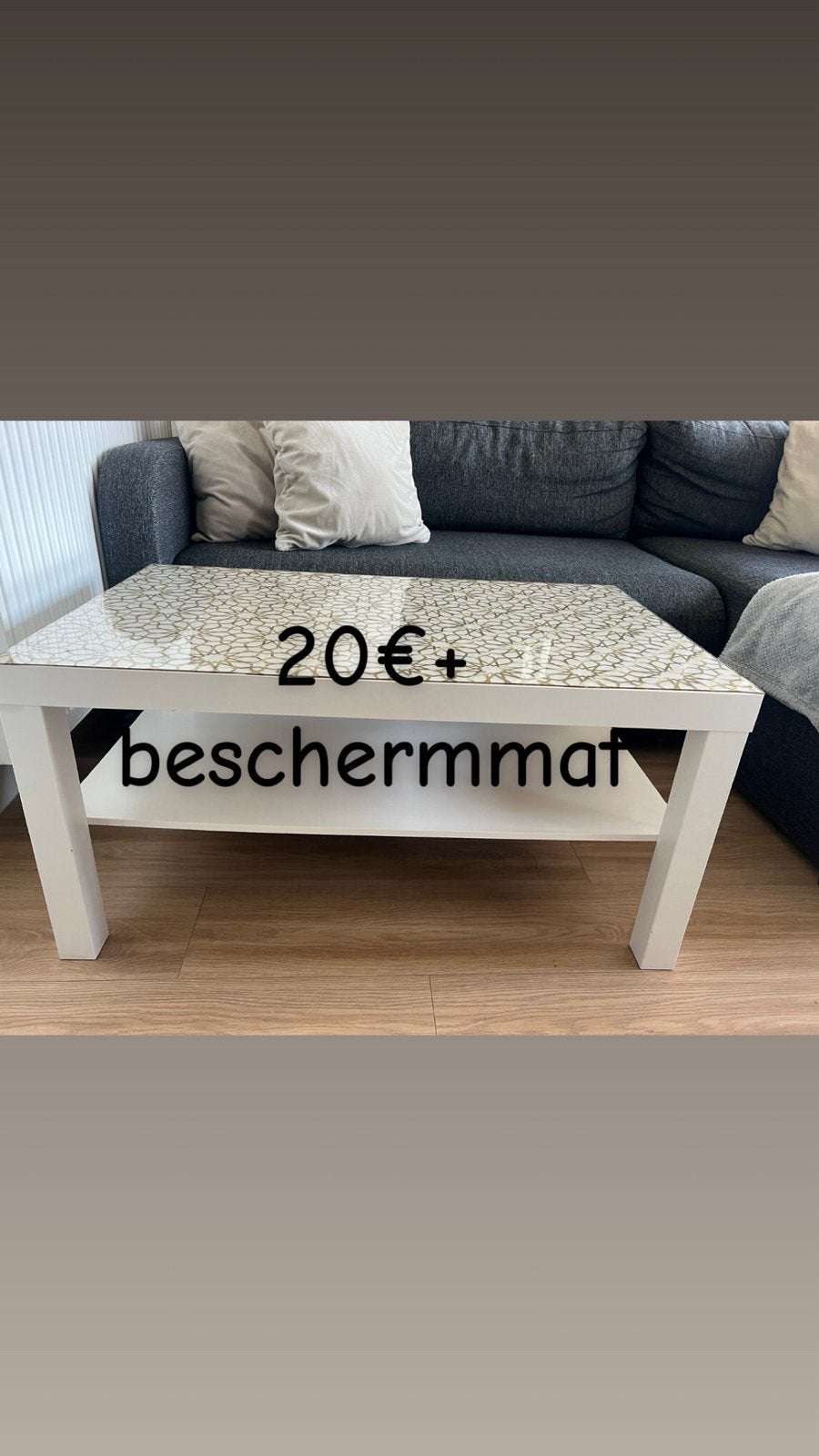 Tafeltje, tvkast, zwevendeplank, eetstoelen, paravaan, Enlèvement