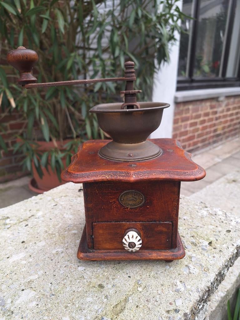 Oude koffiemolen, Ophalen