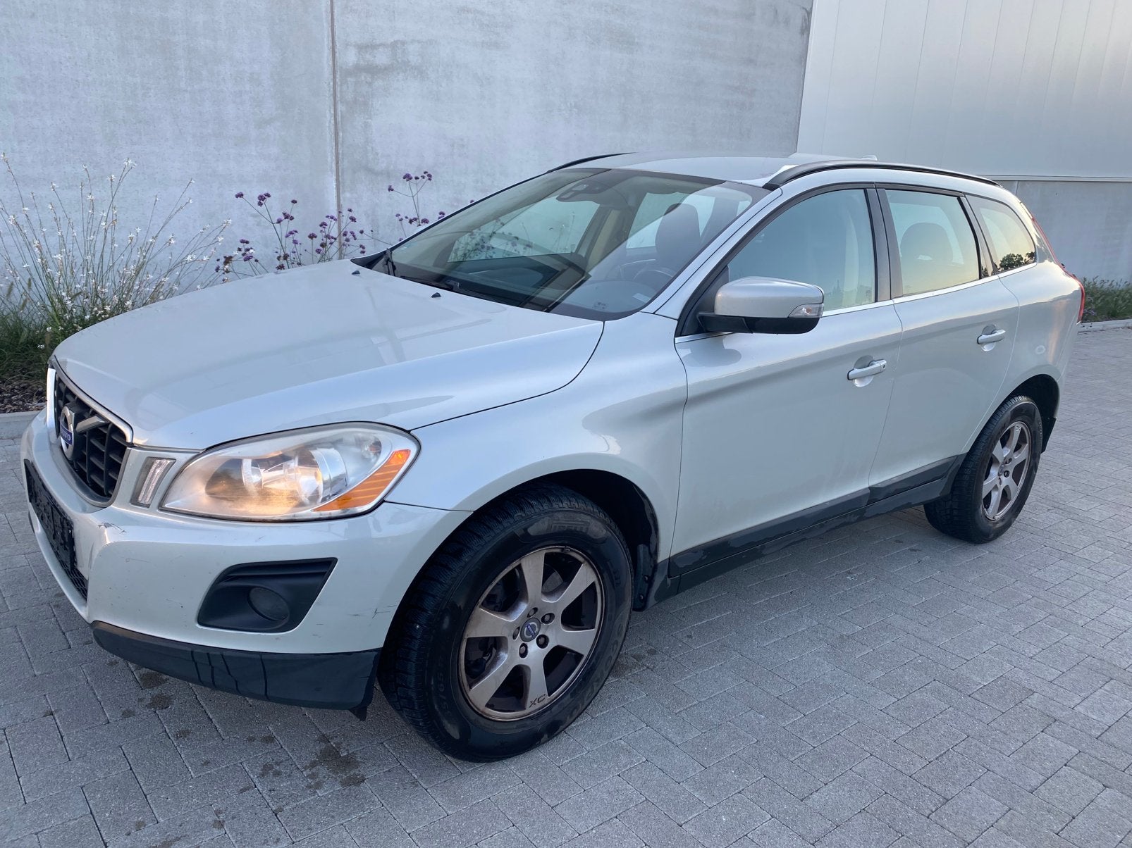 VOLVO XC60 D5 MOMENTUM / EXPORT - MARCHAND, Autos, Achat, 2400 cm³, Entreprise, Boîte manuelle
