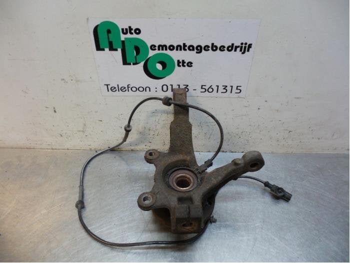 Fusee rechts-voor van een Nissan Micra (Micra 03-), Gebruikt, -, -, Ophalen of Verzenden