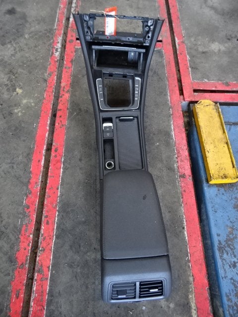 CONSOLE CENTRALE Volkswagen Golf VII (AUA) (5G1863391), Volkswagen, Mevr. I. Hauben, Utilisé, Rue de l'Espoir 34 34
4030  GRIVEGNÉE, BE
