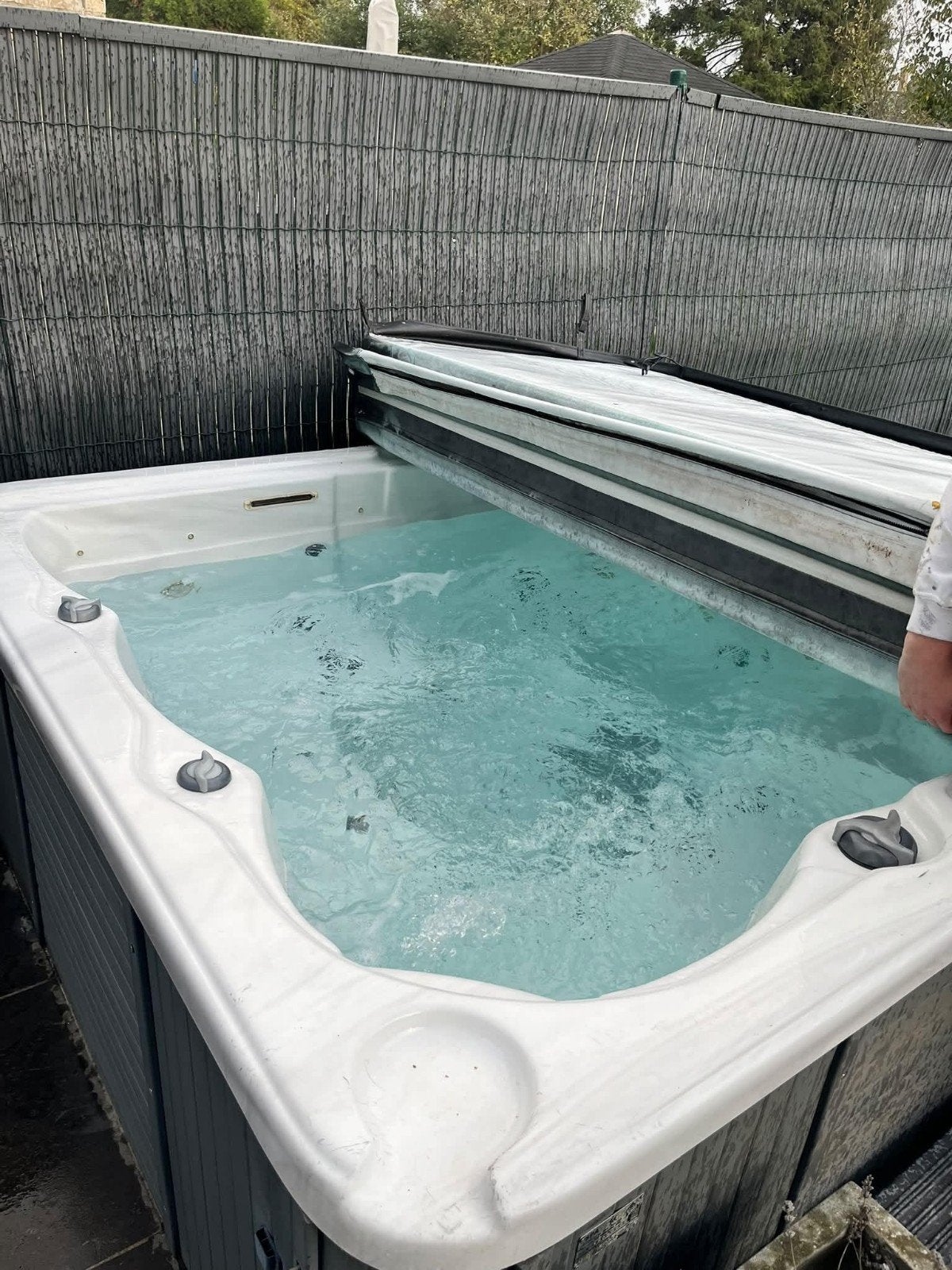 Jacuzzi 6 personnes – Livraison gratuite partout en Belgique, Enlèvement, Comme neuf, Éclairage