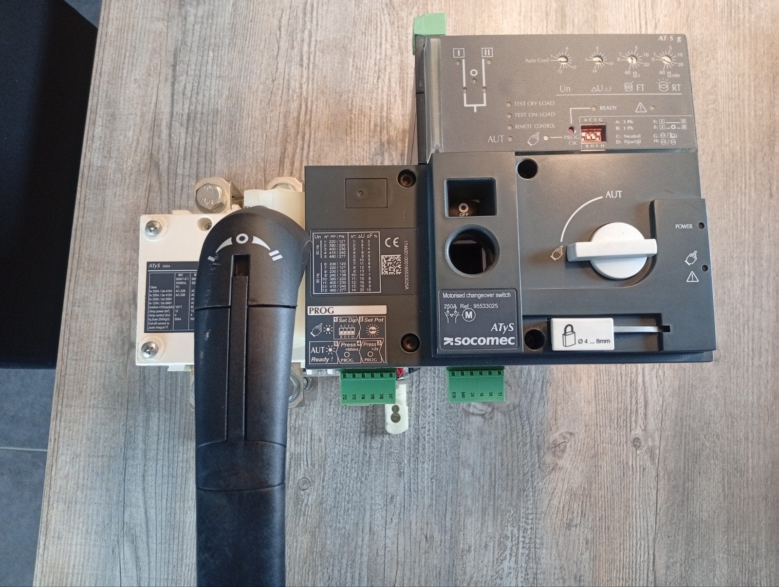 Inverseur de source automatique Socomec ATyS g 3P 250A, Bricolage & Construction, Électricité & Câbles, Enlèvement ou Envoi, Comme neuf
