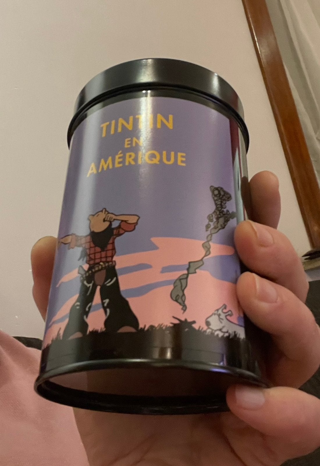 HERGÉ KUIFJE-KOFFIE IN AMERIKA INGEKLEURD WEKKER 2020, Ophalen of Verzenden, Kuifje, Zo goed als nieuw, Overige typen