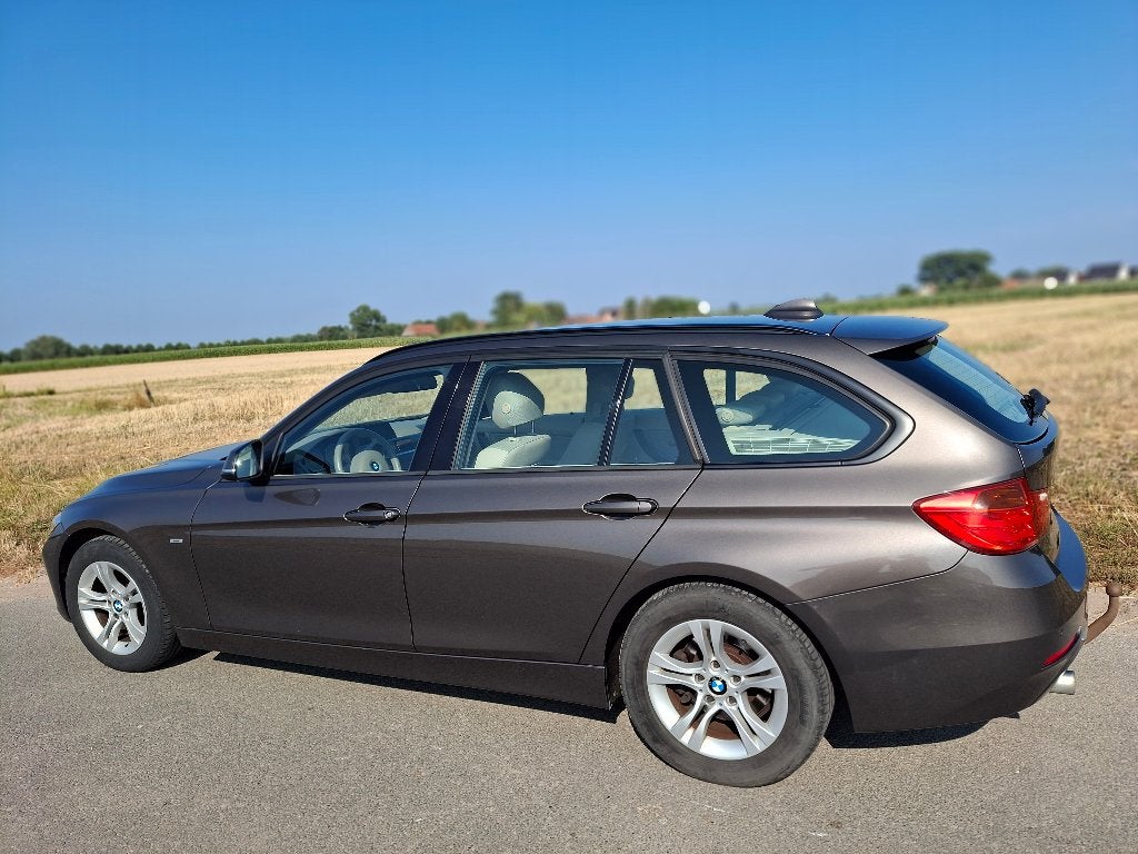 BMW 318D moderne, Autos, BMW, Particulier, Série 3, ABS, Air conditionné, Alarme, Climatisation automatique, Bluetooth, Ordinateur de bord