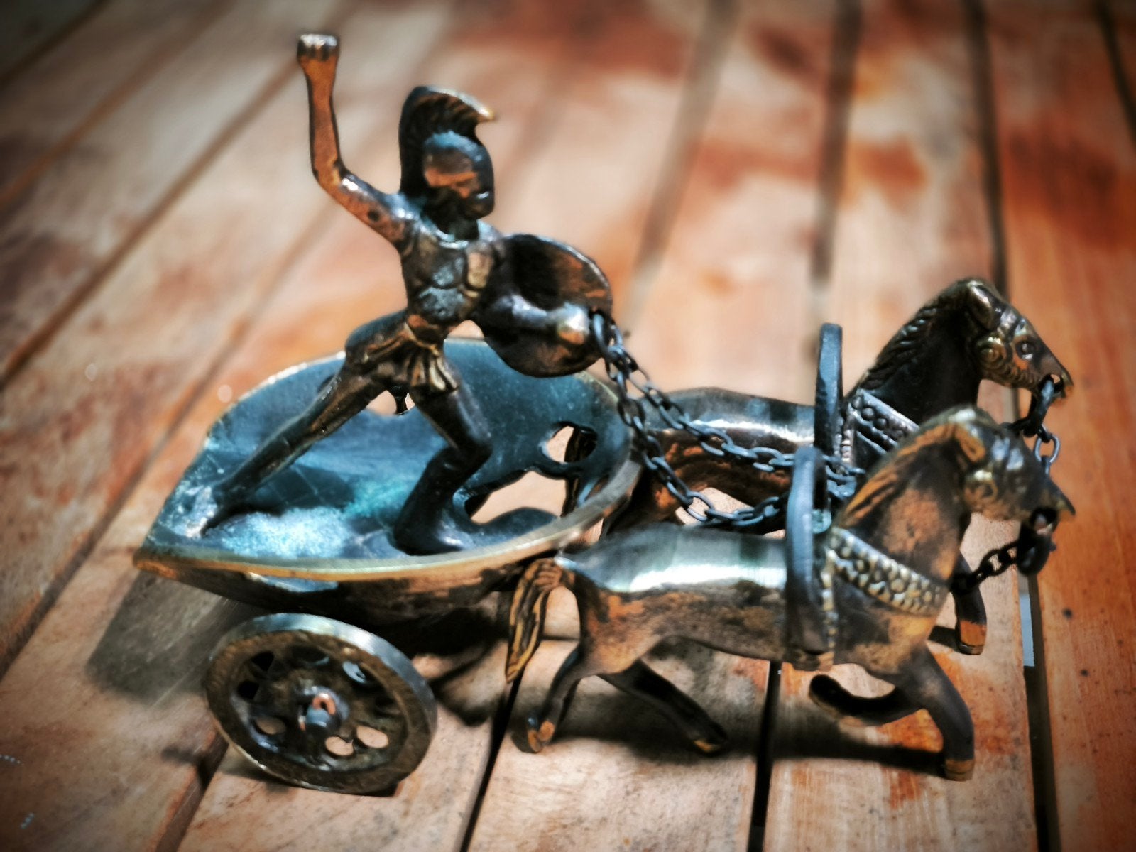 Strijdwagen met gladiator en bronzen paarden, Ophalen of Verzenden, Gebruikt