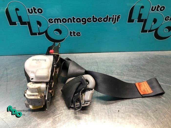 Ceinture de sécurité avant gauche d'un Mitsubishi Colt (Co, -, 3 mois de garantie, Utilisé, Mitsubishi