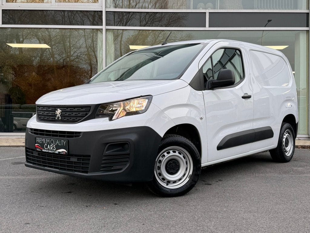 3ZIT / CARPLAY / SENSOREN / AIRCO / CRUISECONTROL, Voorwielaandrijving, Stof, Wit, Bedrijf