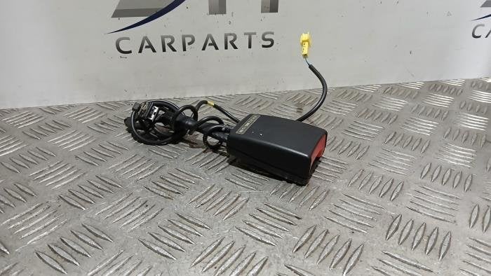 Insertion ceinture de sécurité avant gauche d'un Mercedes, 3 mois de garantie, Utilisé, -, -