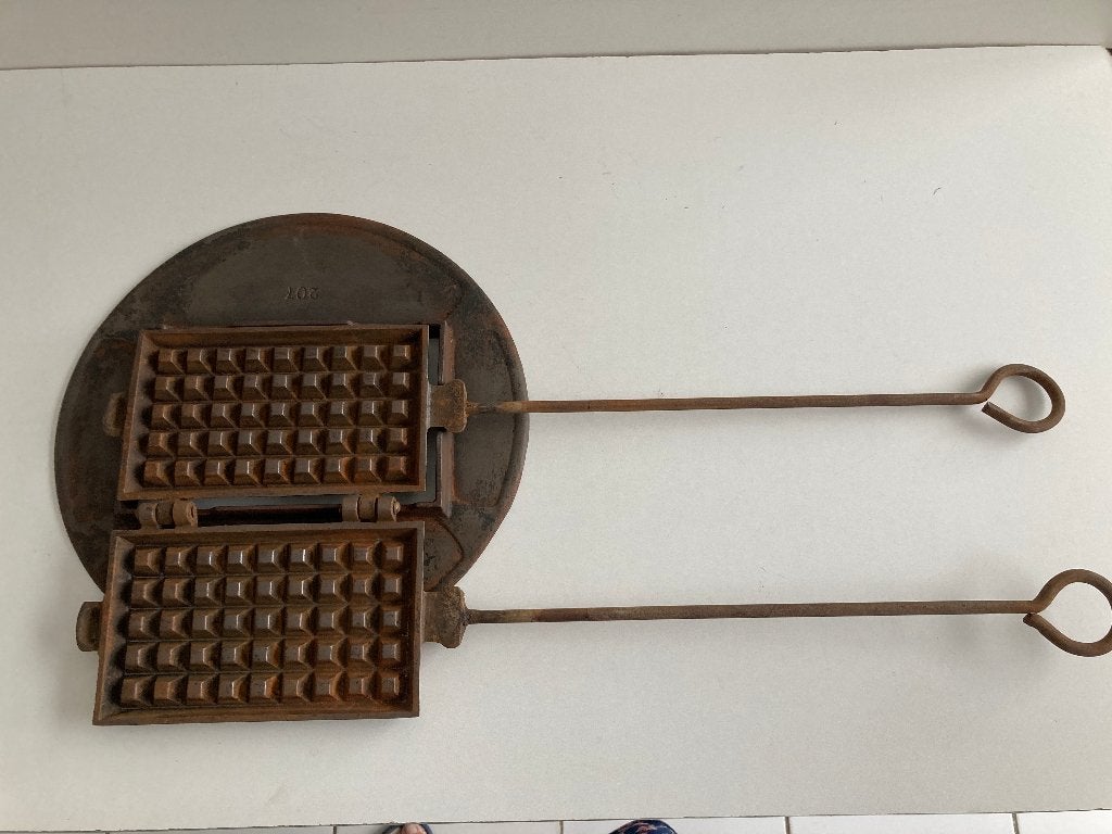 Umafo nr 207 : Gaufrier ancien en fonte (Herent), Antiquités & Art, Enlèvement ou Envoi